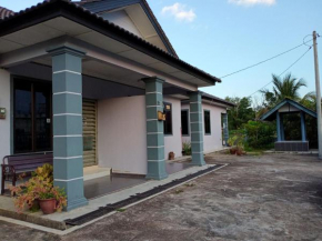 Rumah Tamu Pekan (semi D)